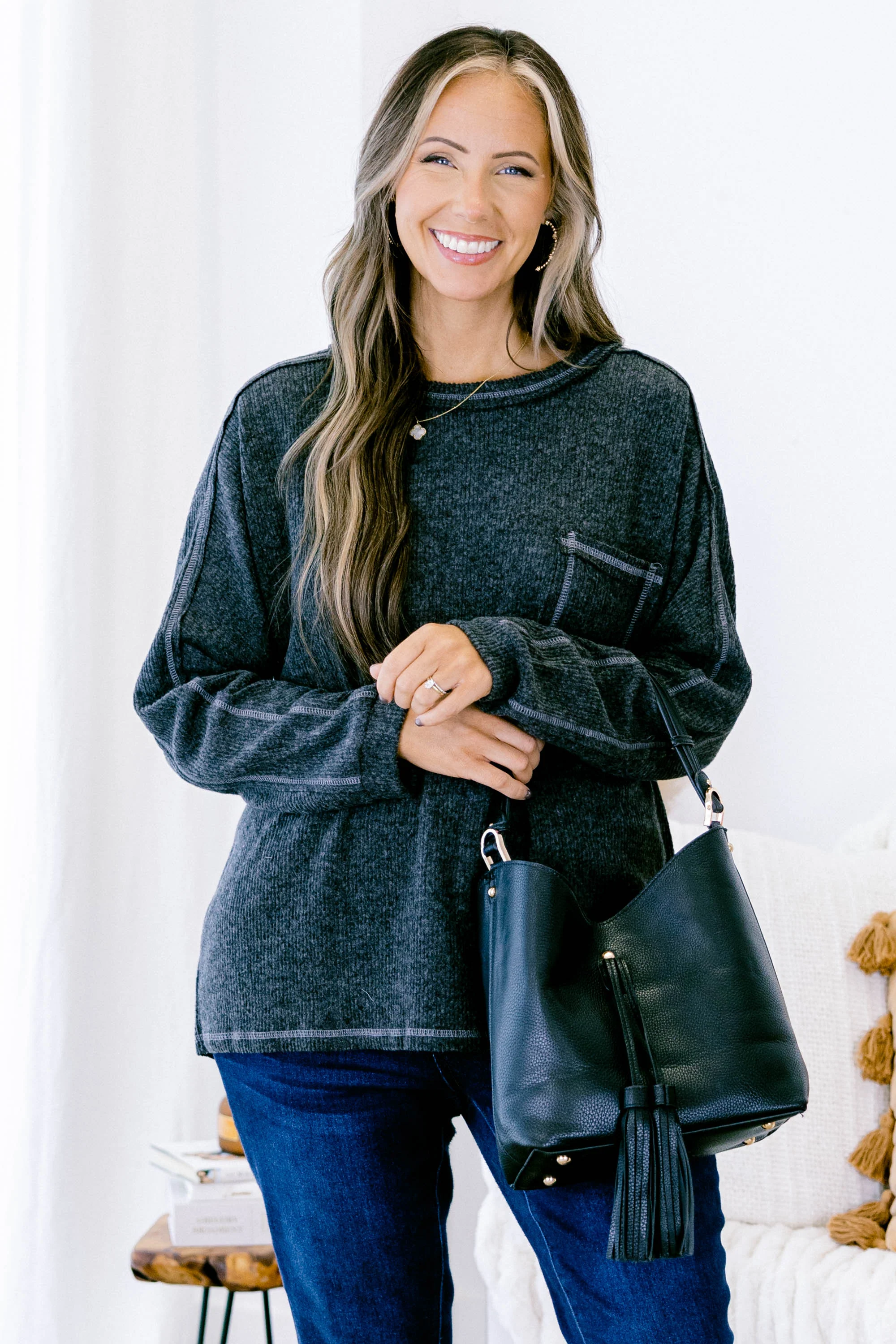 Just Move Along Top, Black - Giverhouse