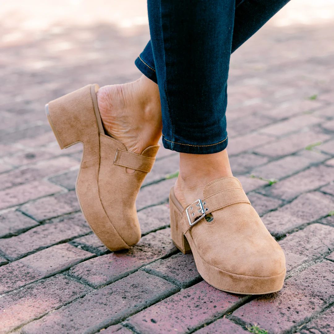 Corky's: Back On You Clogs, Tobacco - Giverhouse