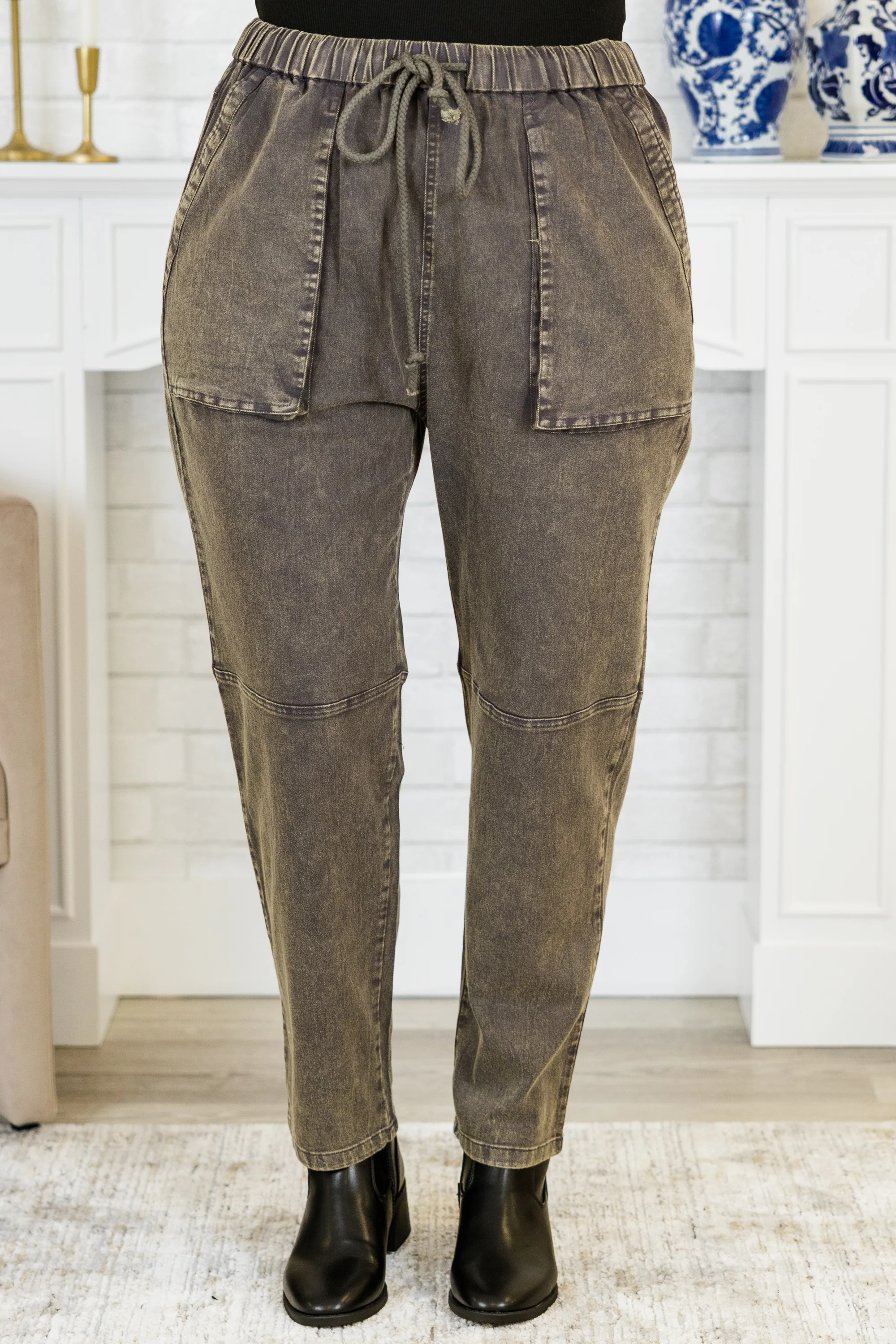 Moving To You Joggers, Black - Giverhouse