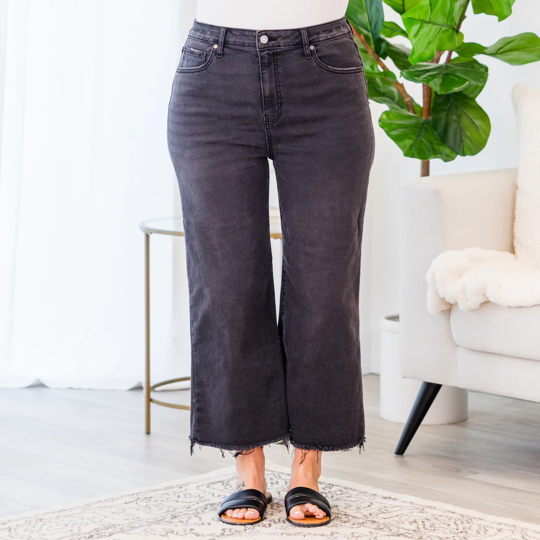 Boy Is Mine Jeans, Washed Black - Giverhouse