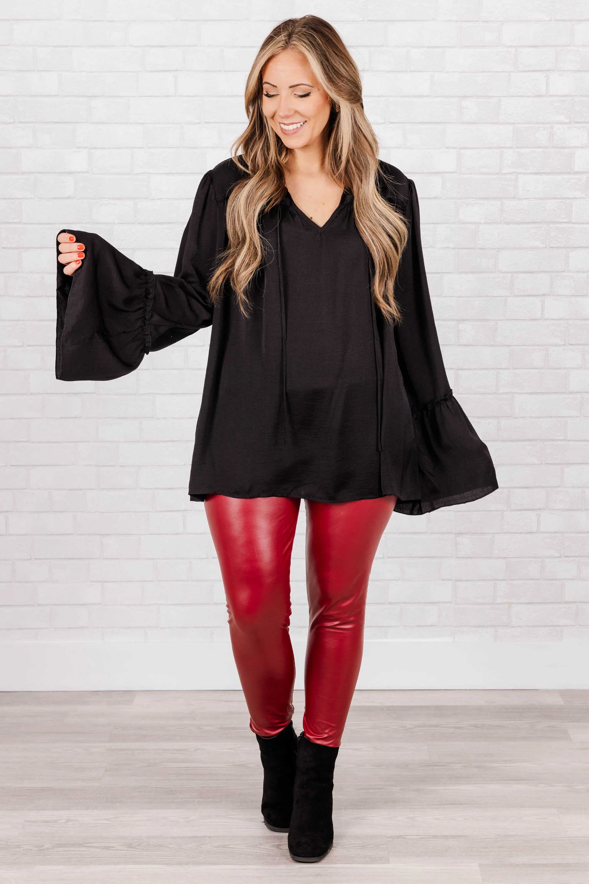 Comin' In Hot Top, Black - Giverhouse