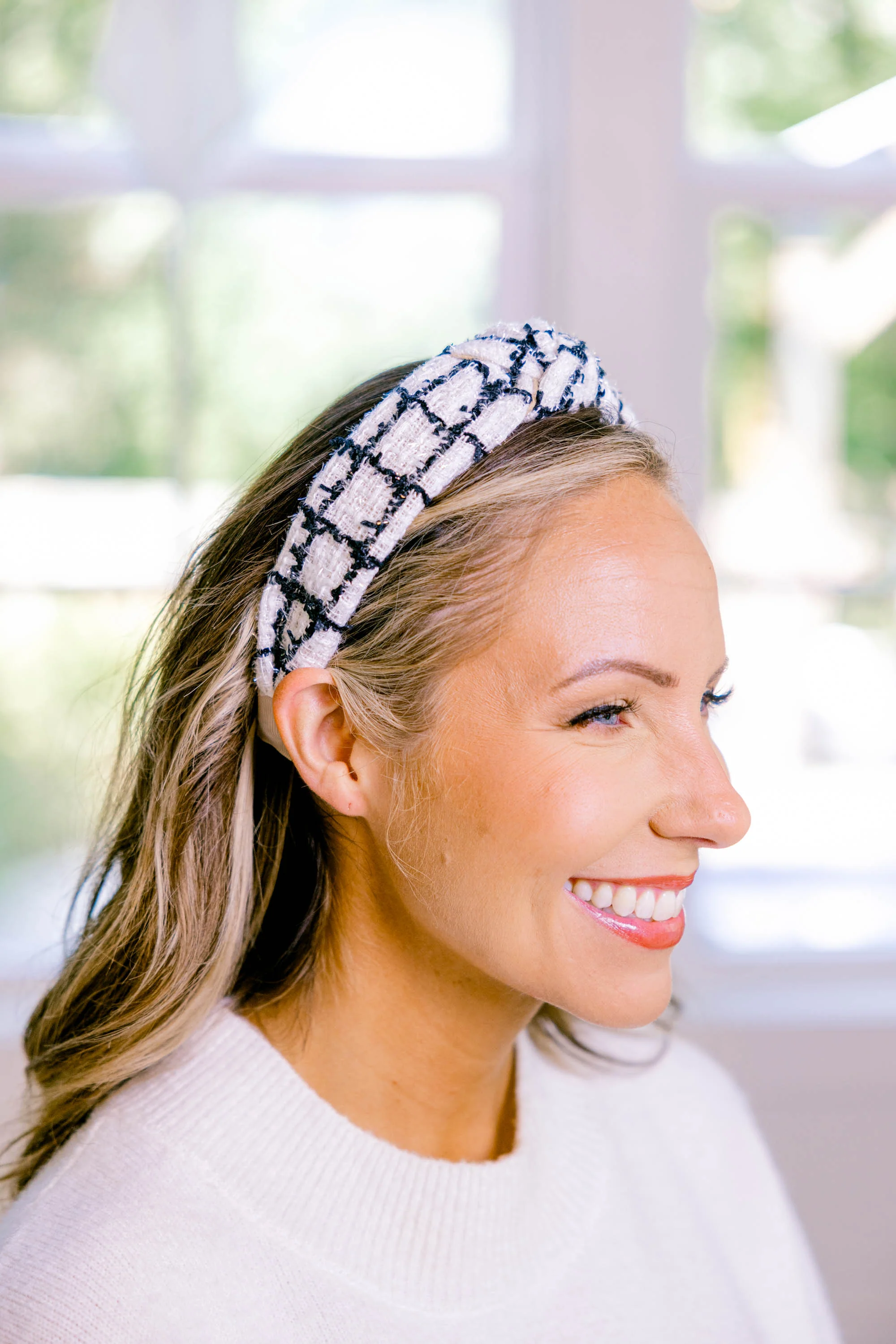 Elegant Allure Headband, White - Giverhouse