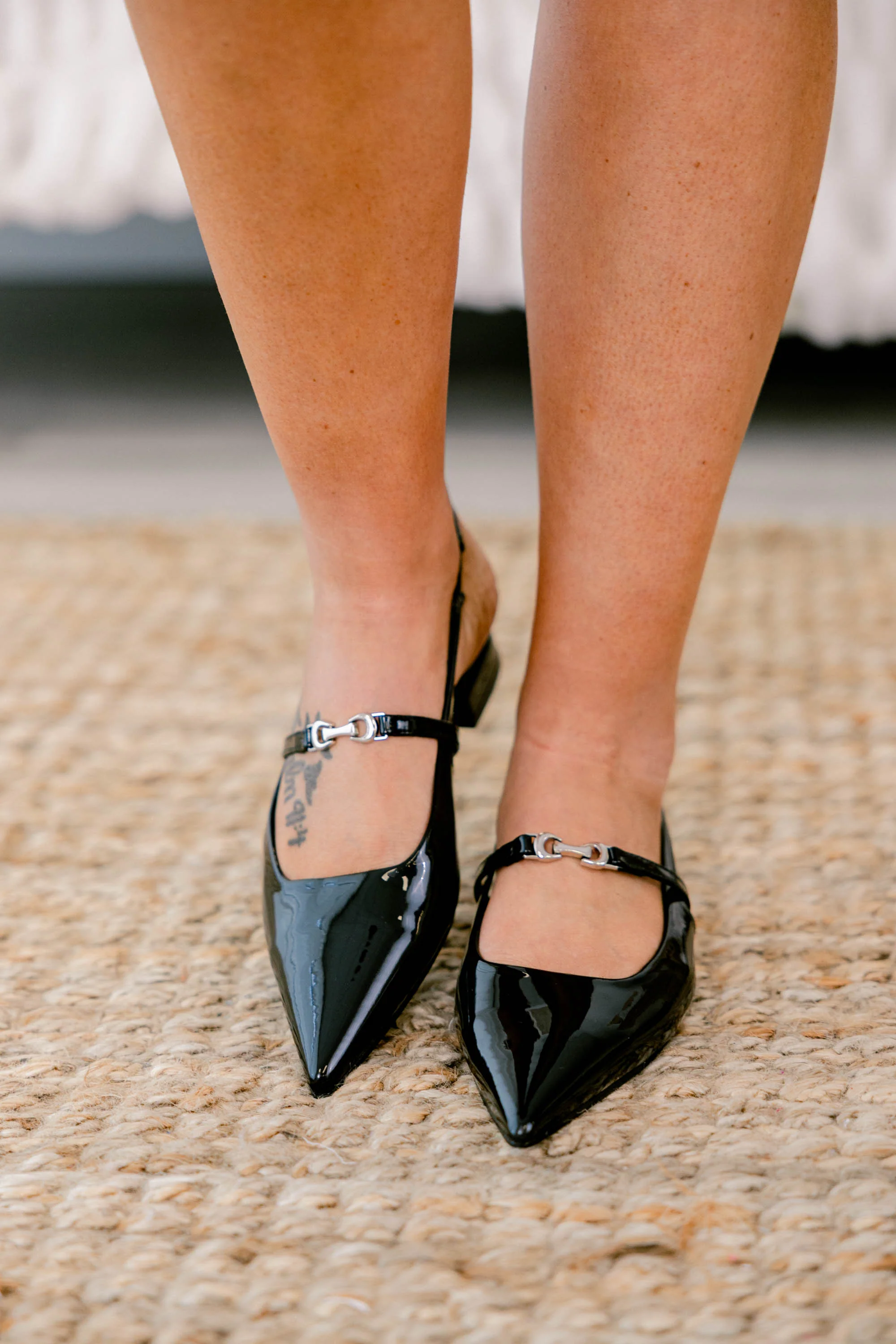 In The Rain Flats, Black - Giverhouse