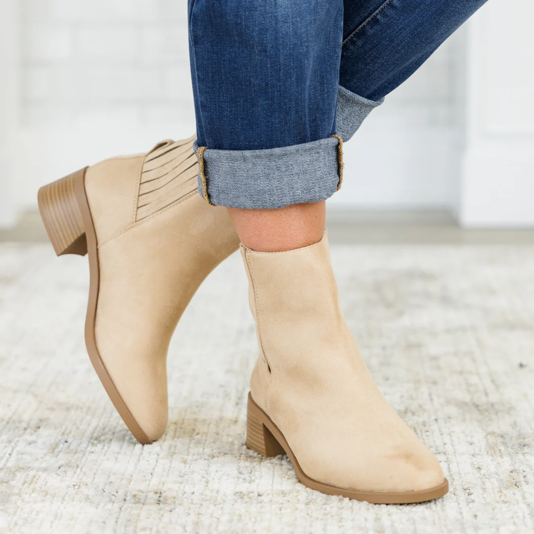 Jumping Ahead Booties, Camel - Giverhouse