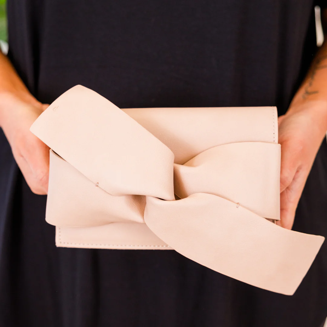 My Bowtiful Clutch, Peach - Giverhouse