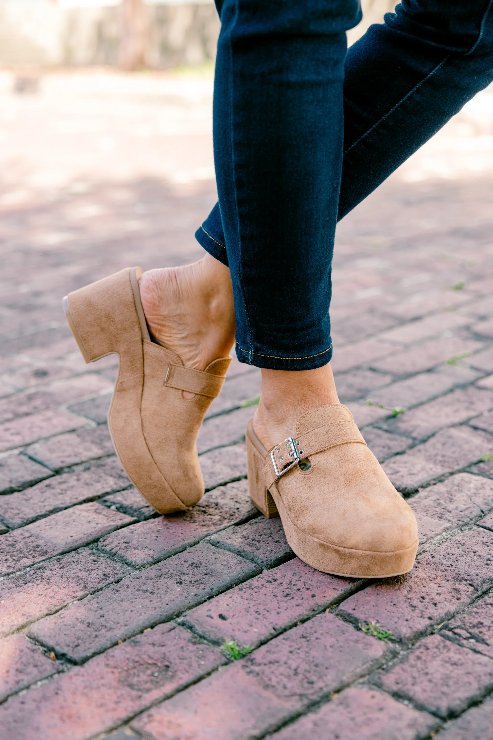 Corky's: Back On You Clogs, Tobacco - Giverhouse