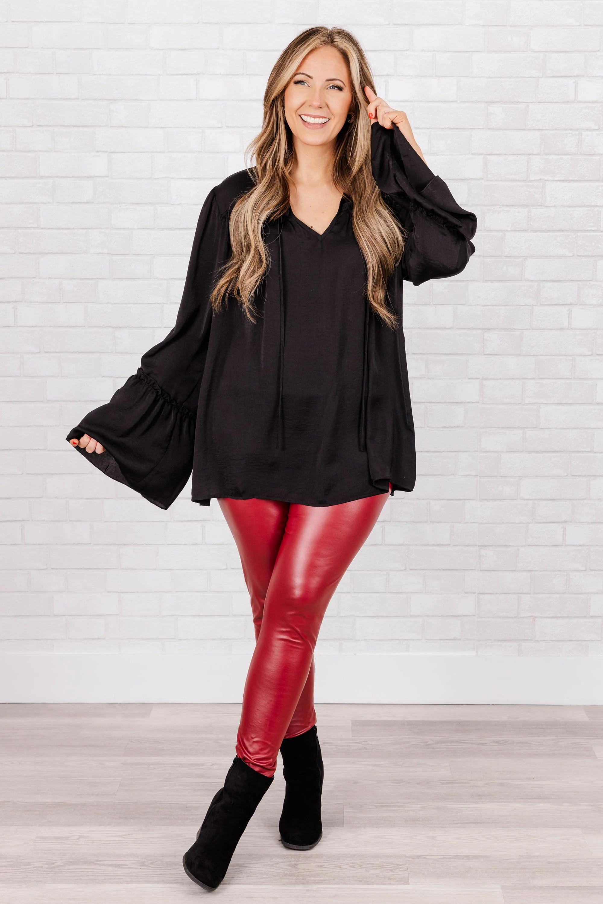 Comin' In Hot Top, Black - Giverhouse