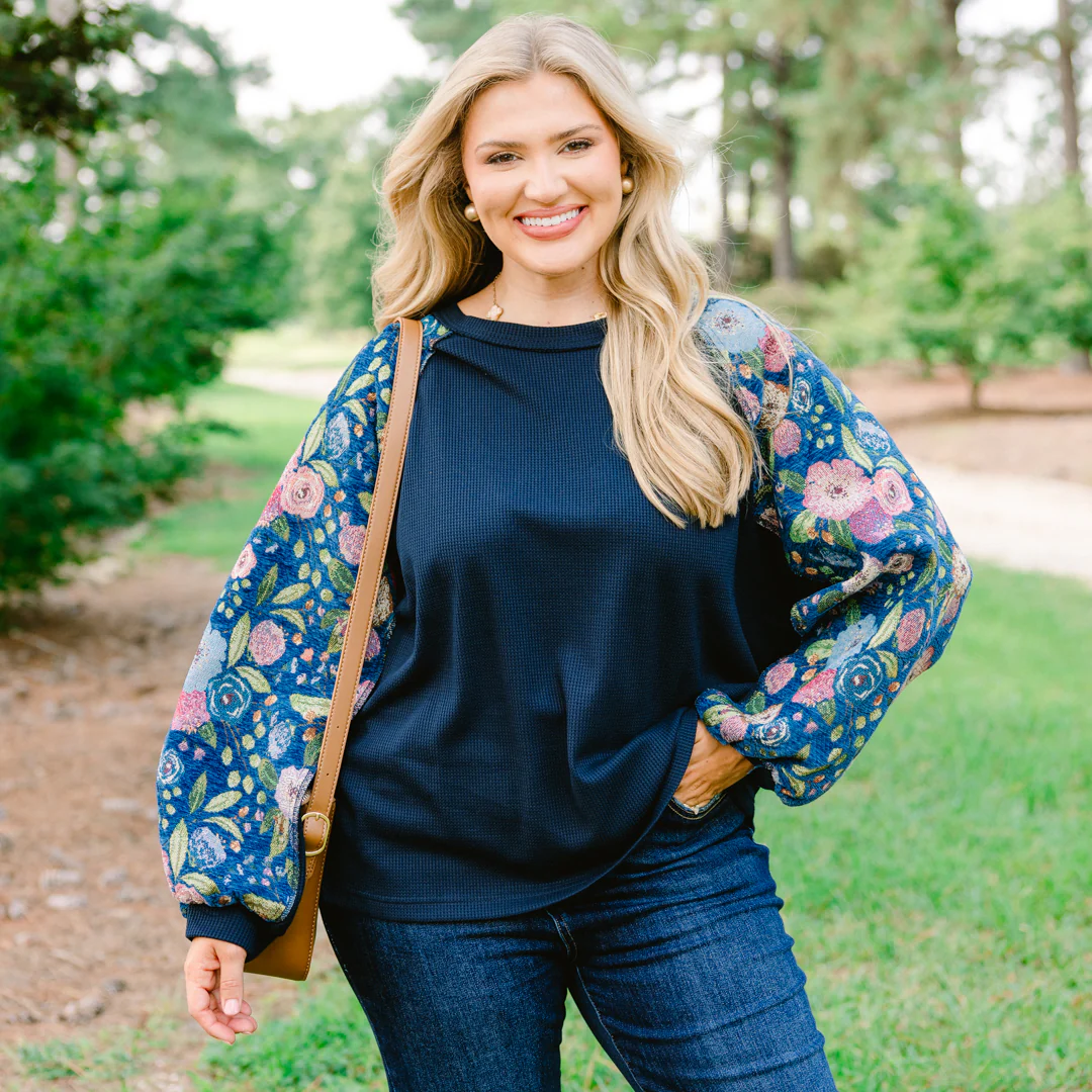 Meet At The Market Top, Navy - Giverhouse