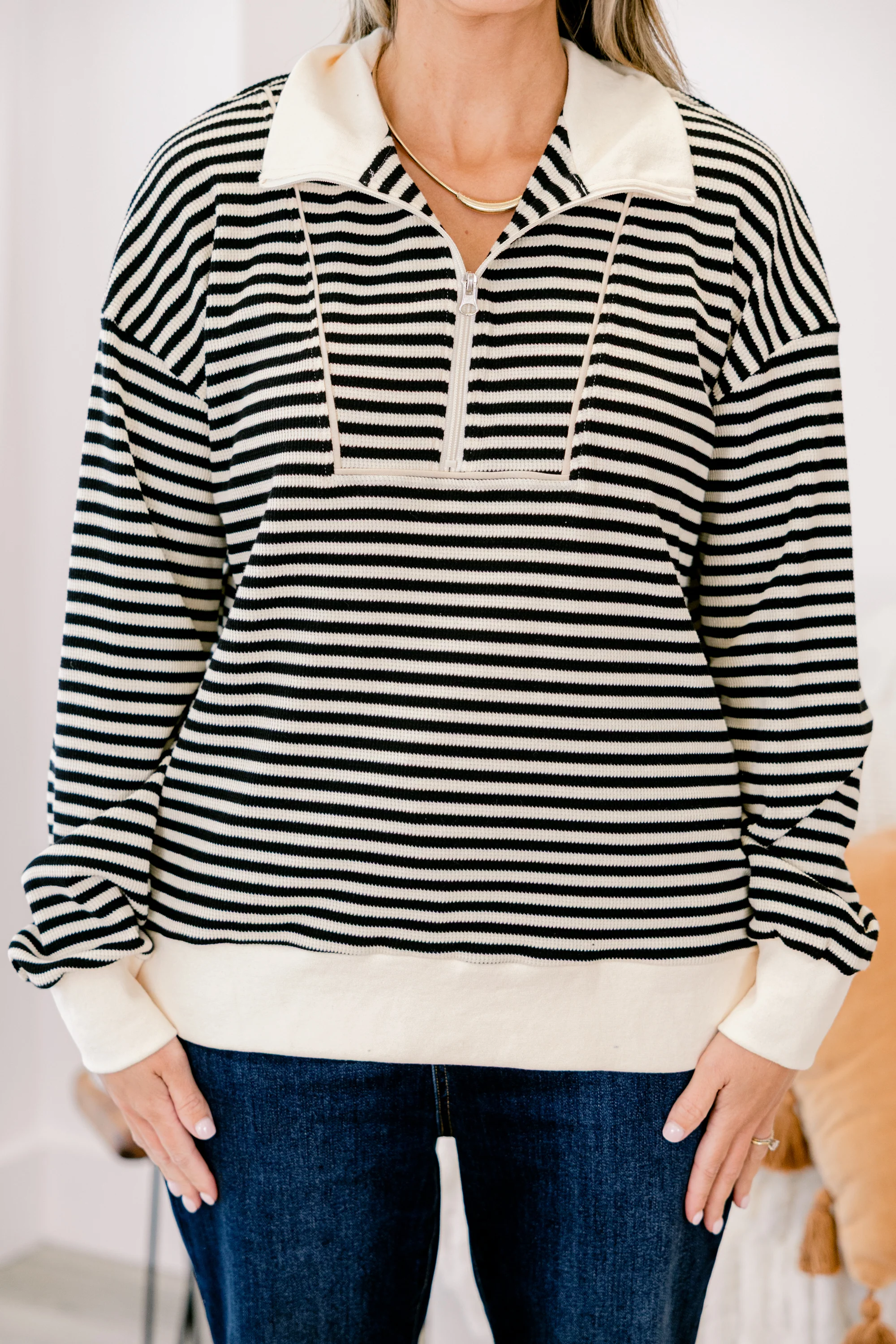 She's An Academic Pullover, Ivory-Black - Giverhouse