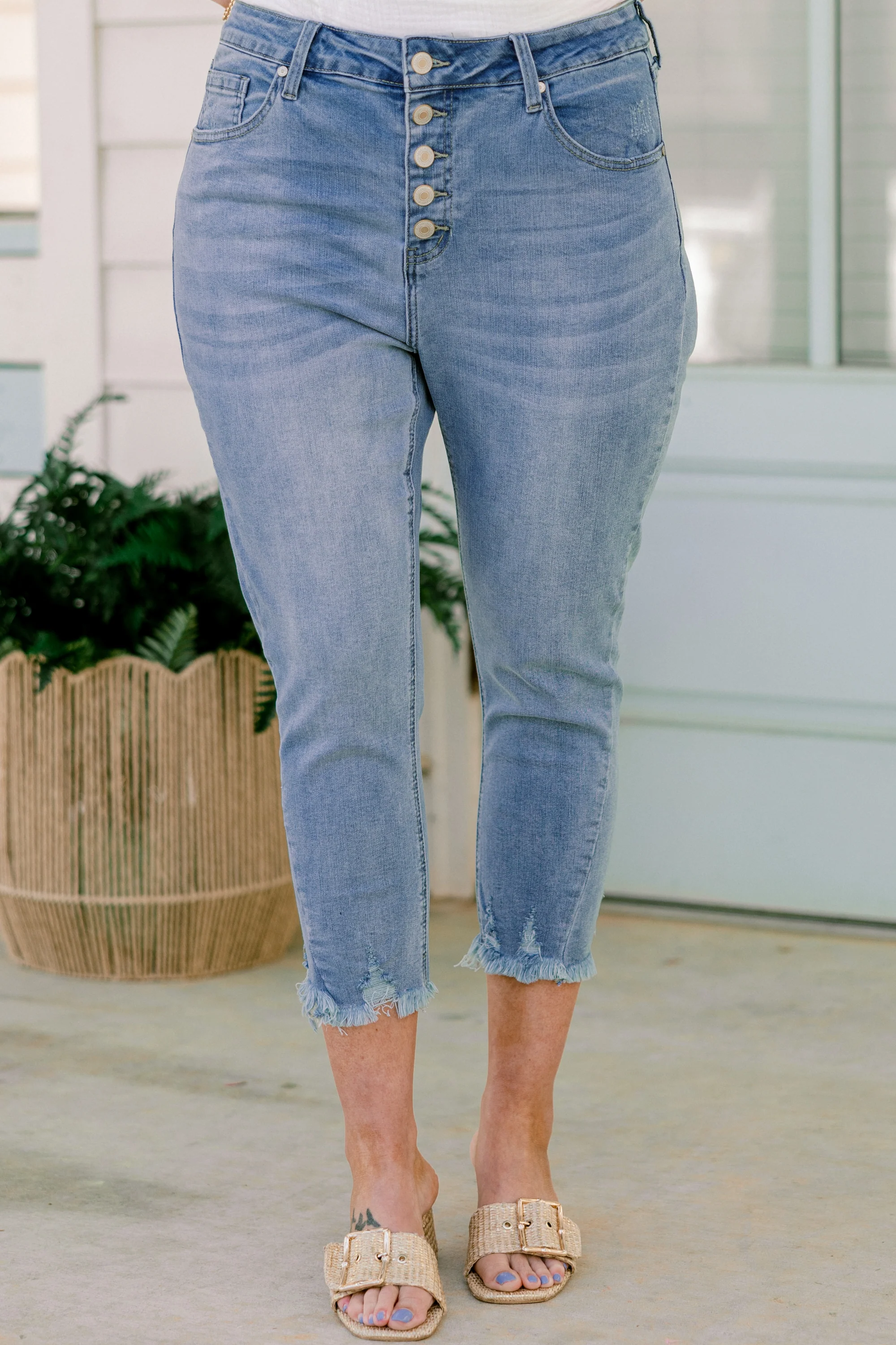 Better Than Ever Capris, Light Wash - Giverhouse