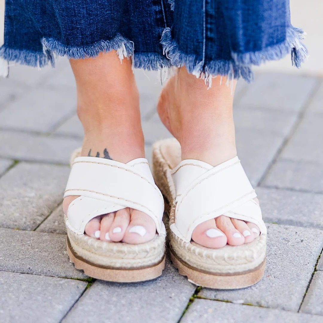 Oasis Living Sandals, White - Giverhouse