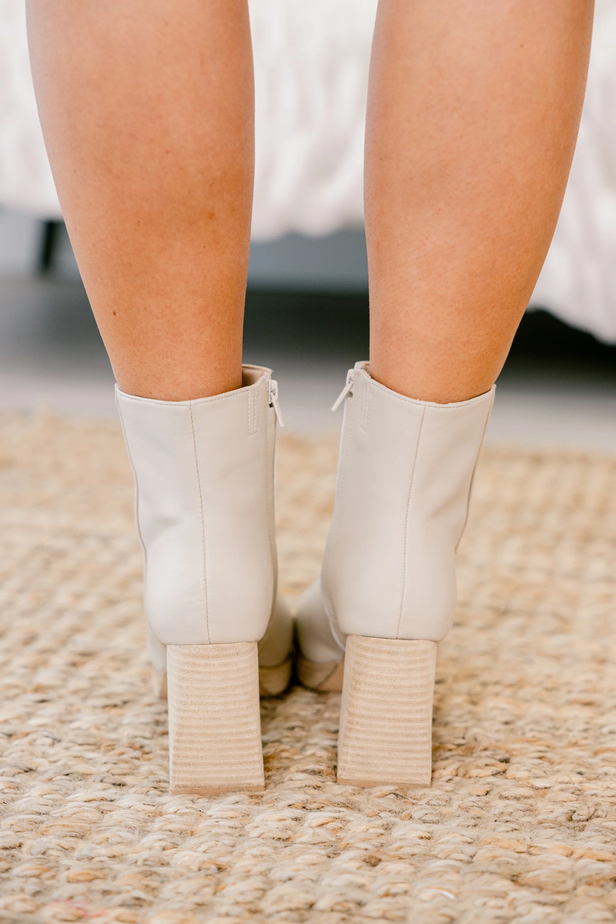 Moving Pieces Booties, White - Giverhouse