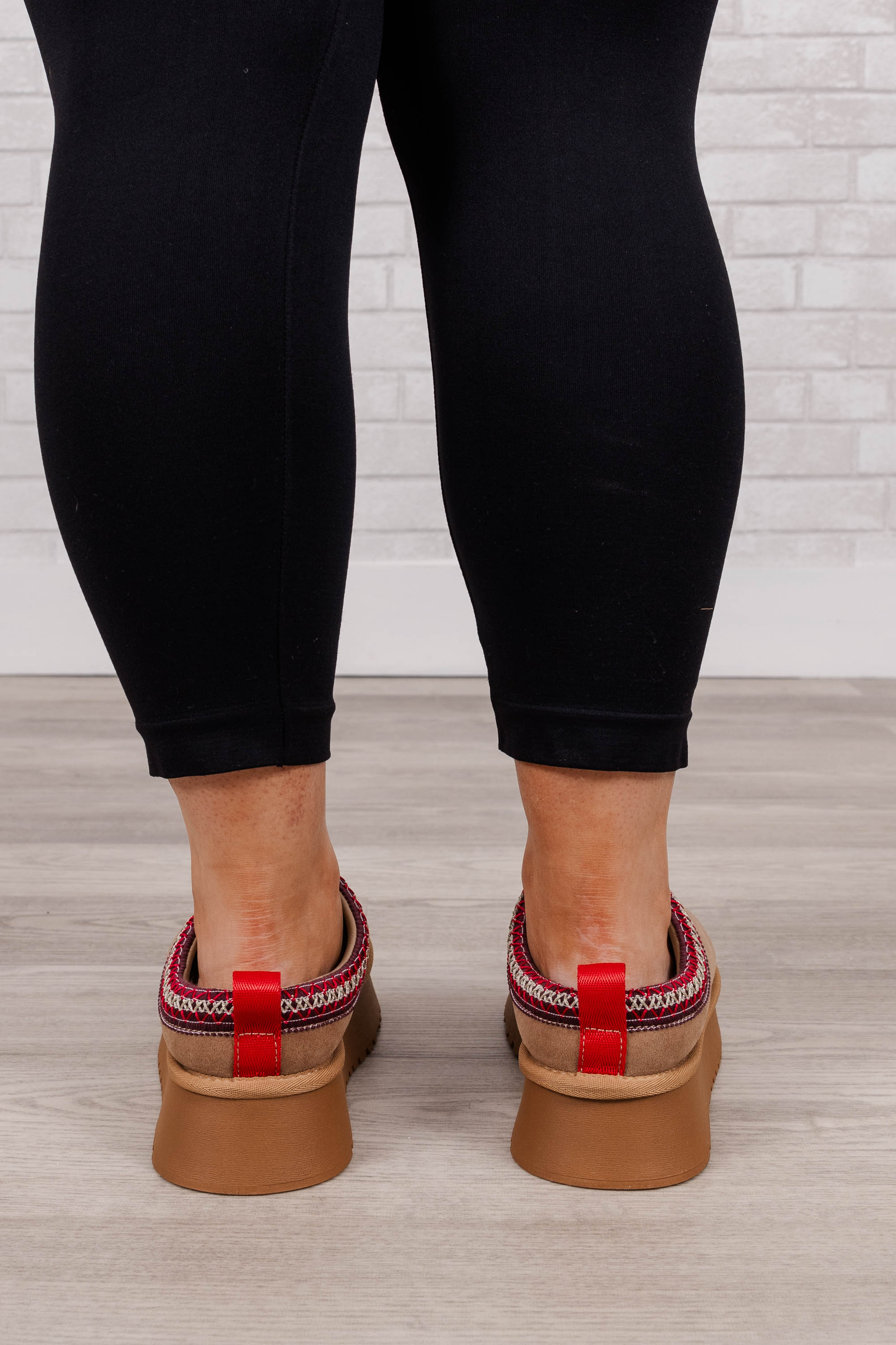 Can We Chill Slipper, Camel - Giverhouse