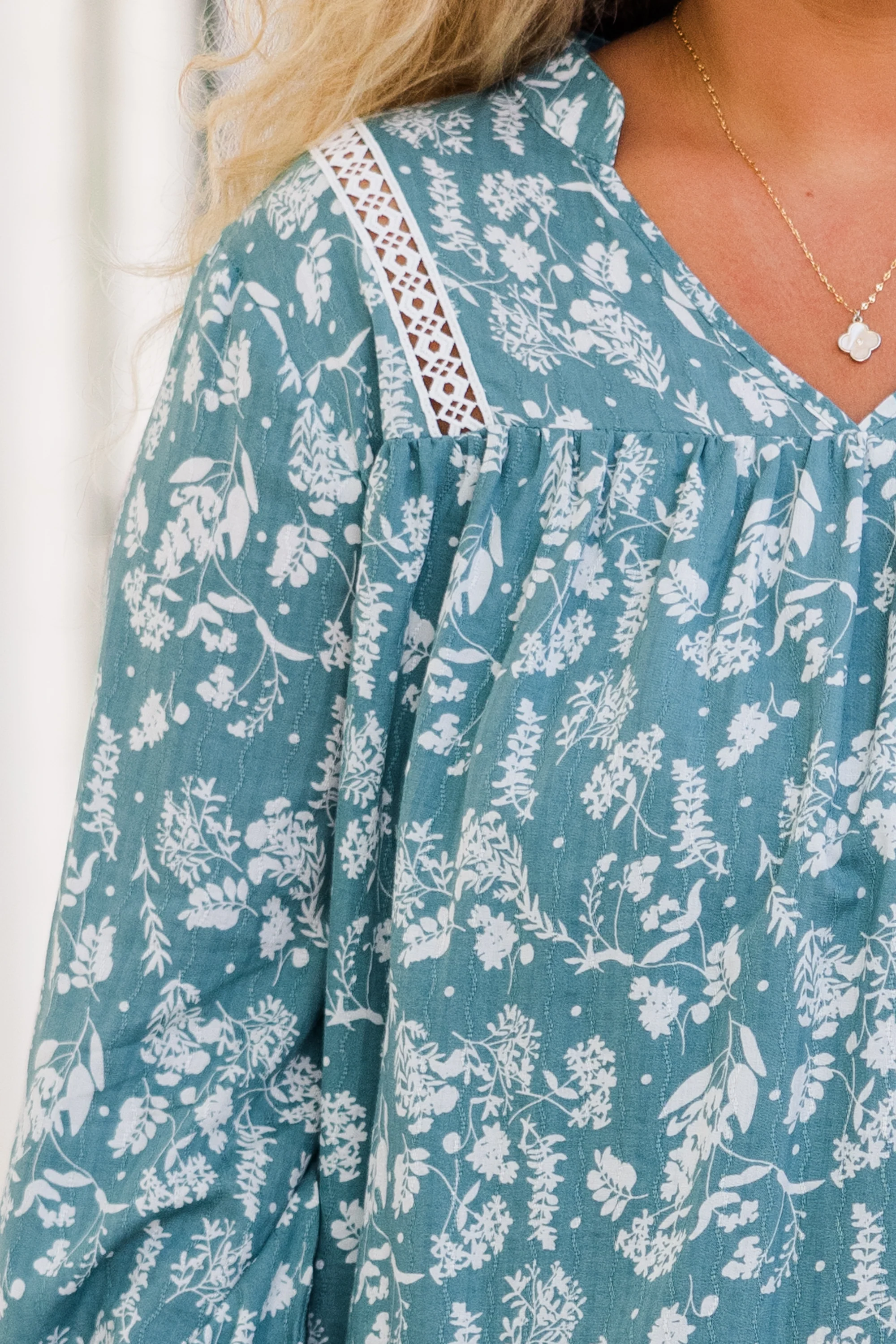 Graceful Blossom Top, Sage - Giverhouse