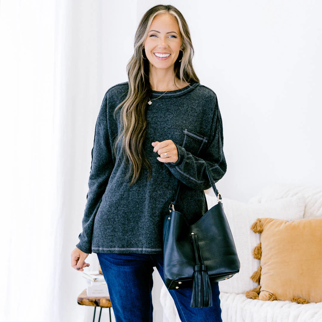 Just Move Along Top, Black - Giverhouse