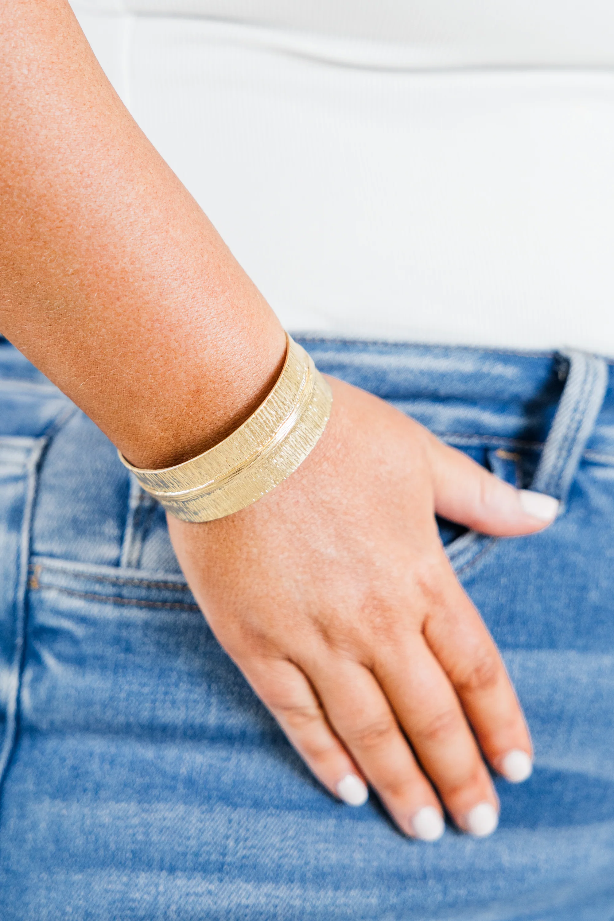 Charming Glance Cuff Bracelet, Gold - Giverhouse