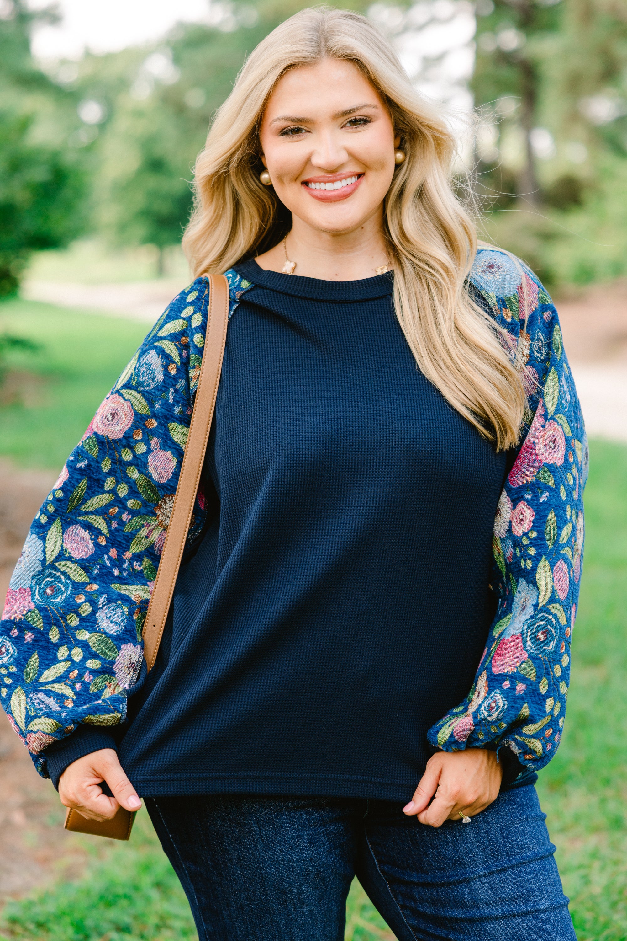 Meet At The Market Top, Navy - Giverhouse