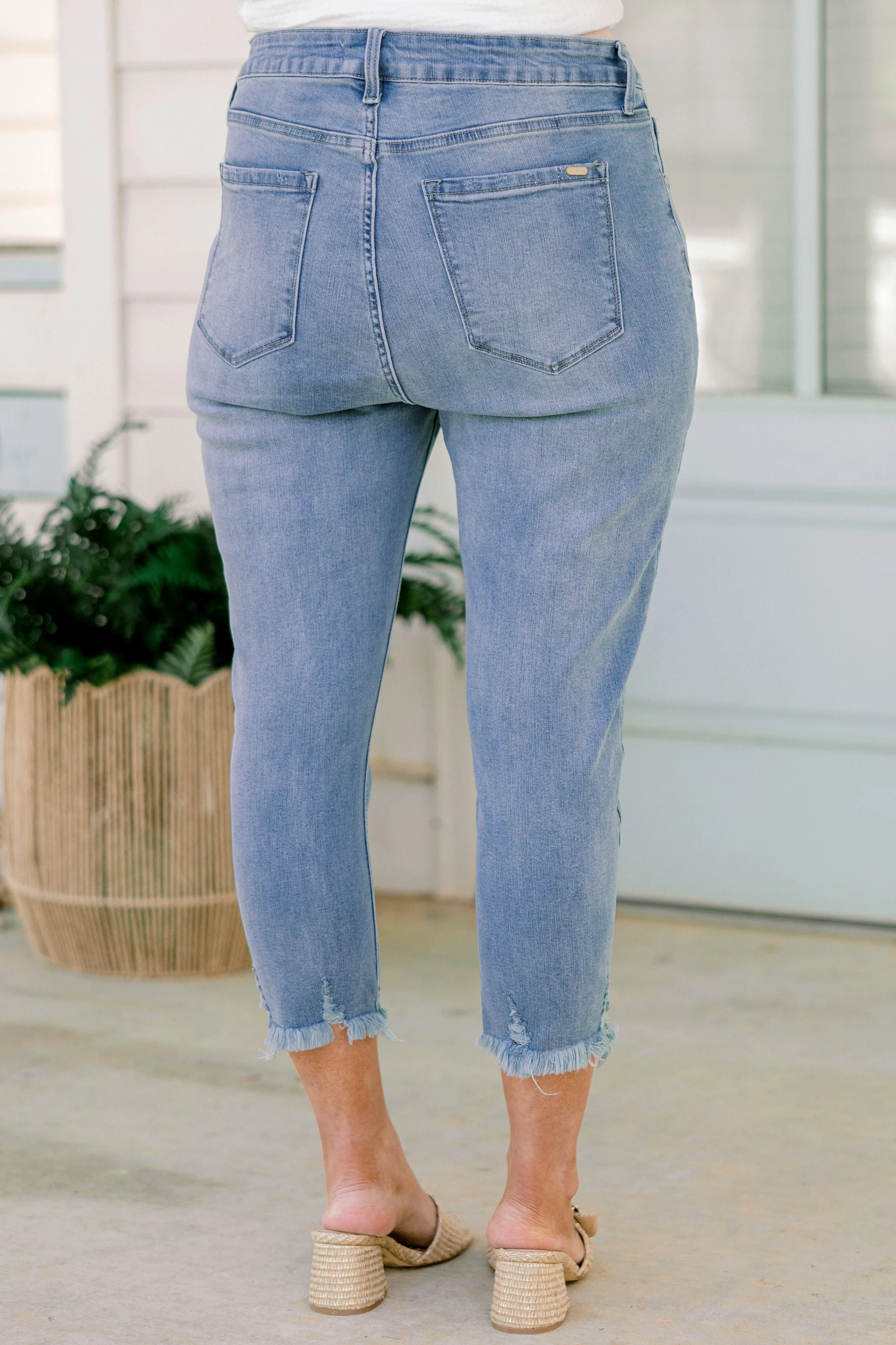 Better Than Ever Capris, Light Wash - Giverhouse