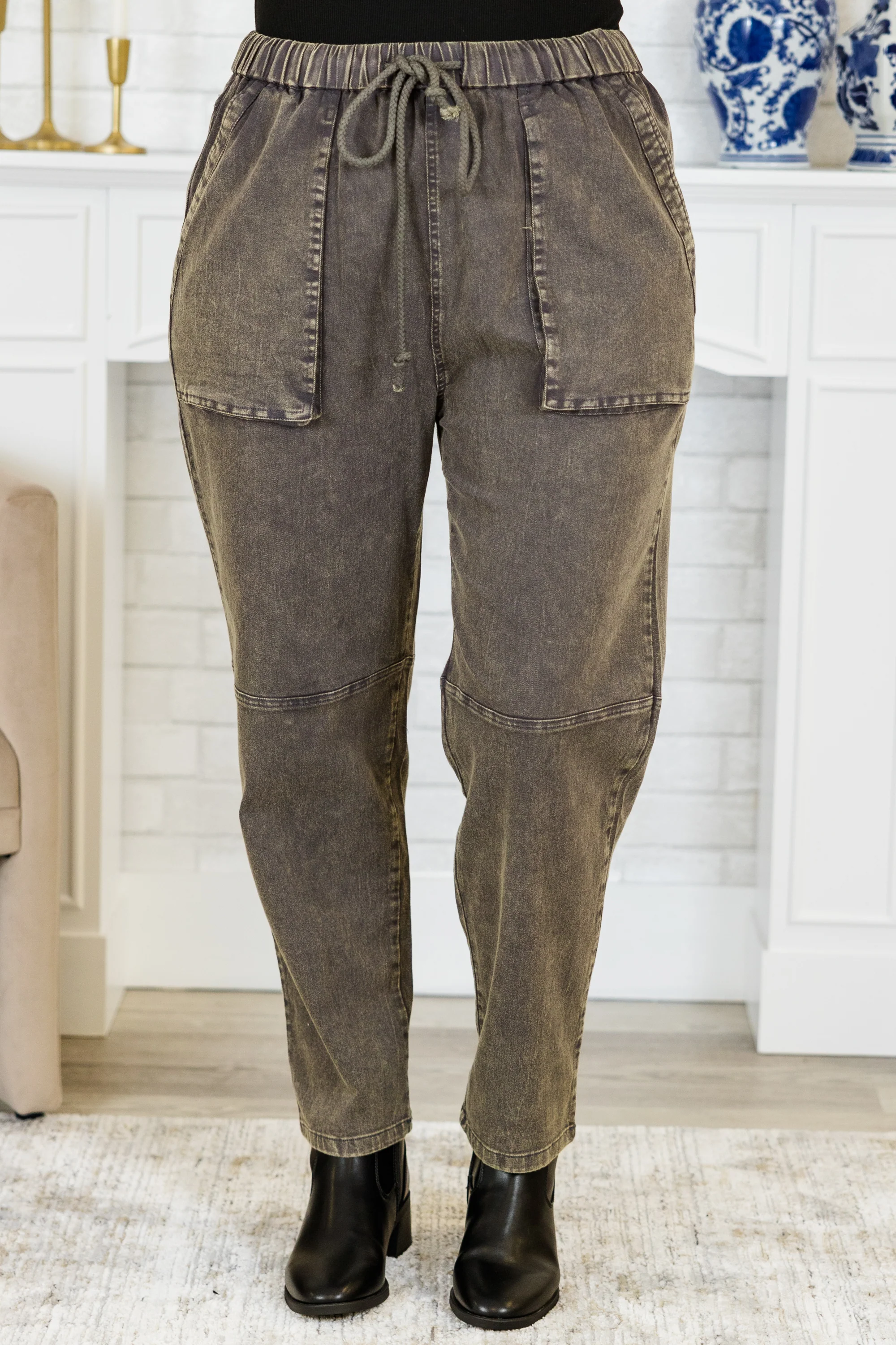 Moving To You Joggers, Black - Giverhouse