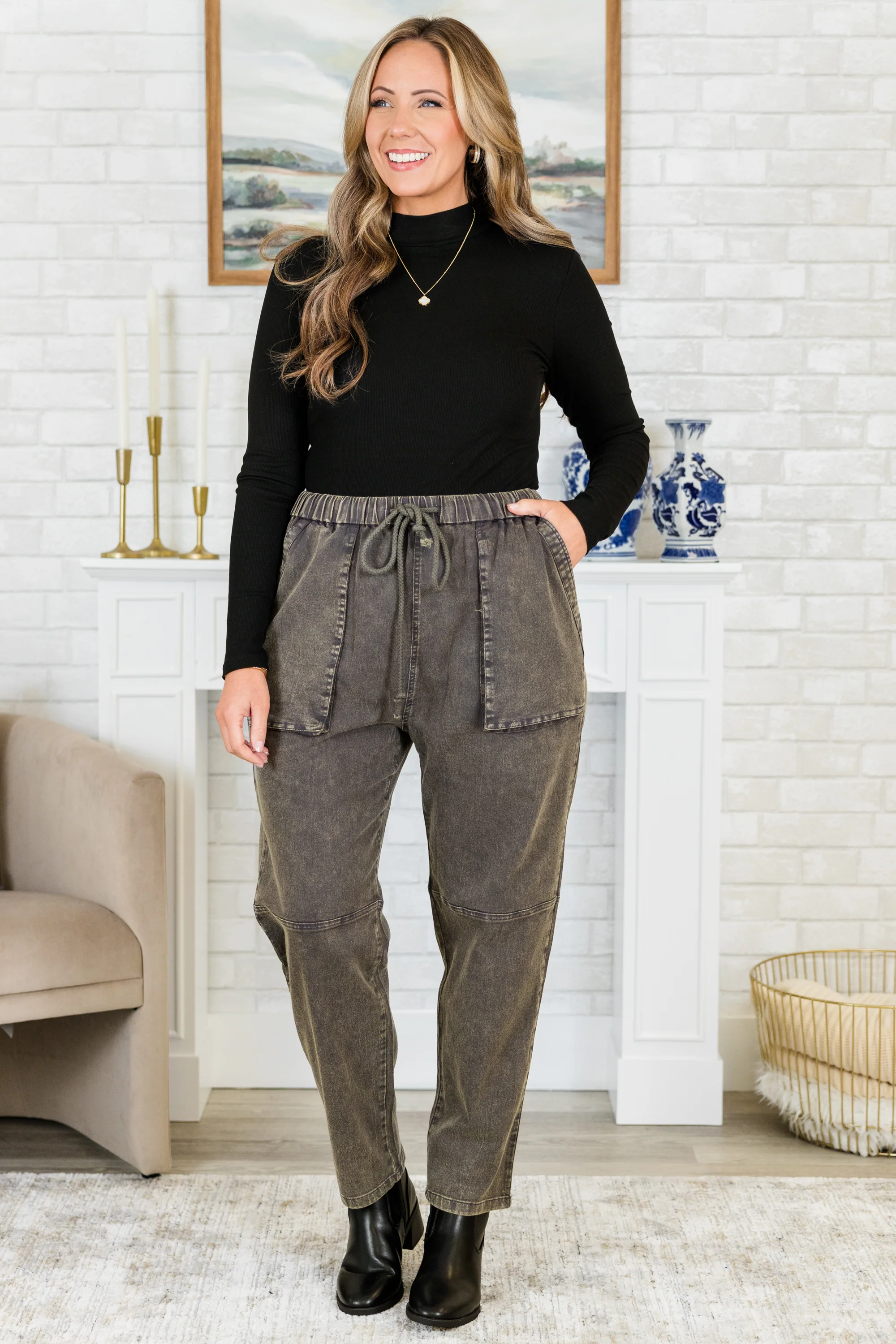 Moving To You Joggers, Black - Giverhouse