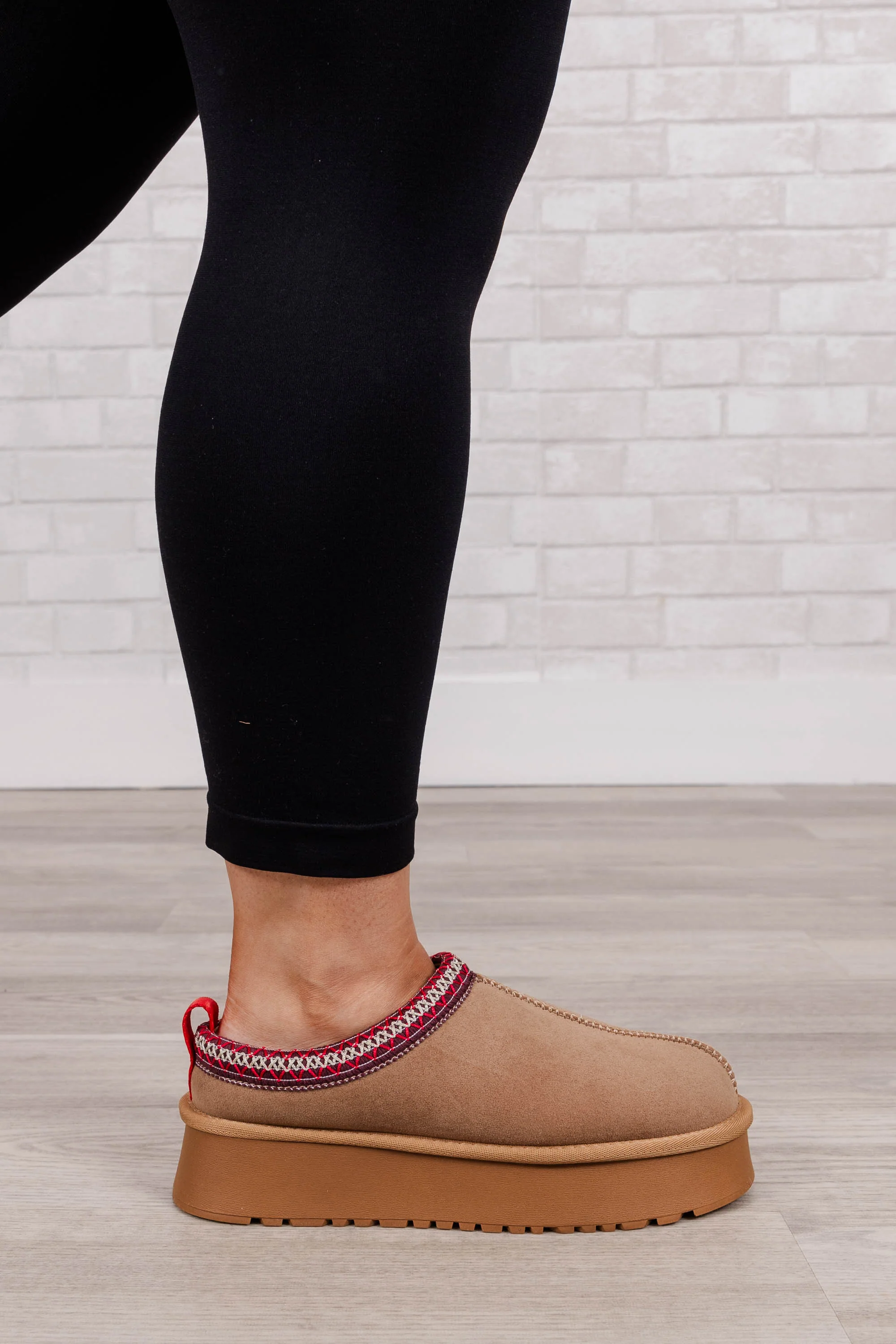 Can We Chill Slipper, Camel - Giverhouse