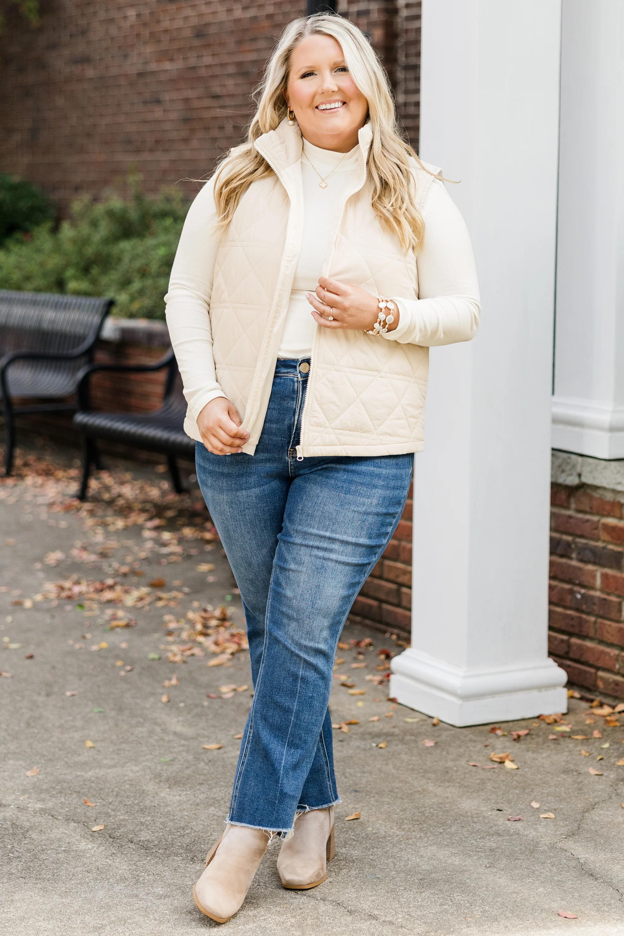 Comfort Cutie Vest, Cream - Giverhouse